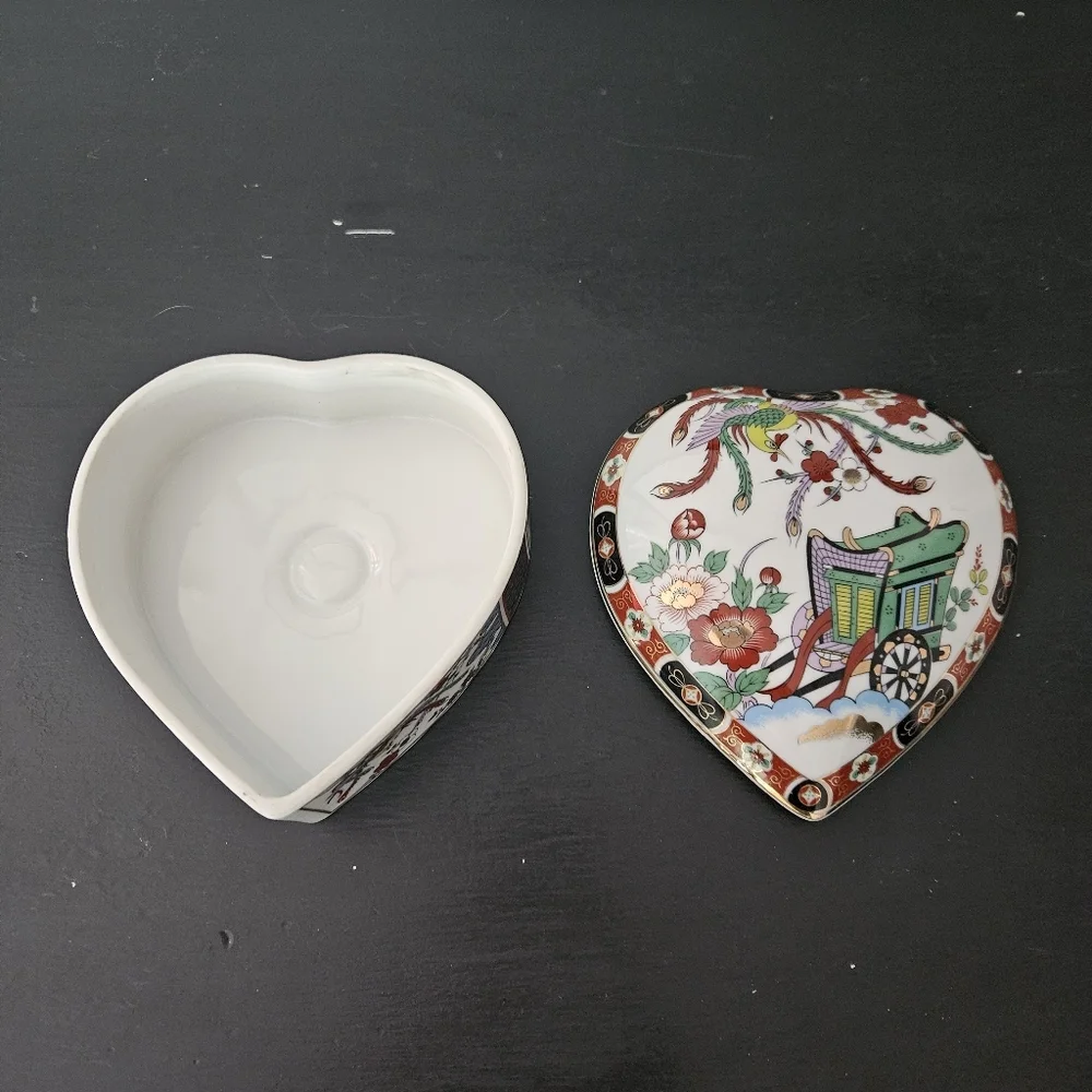 Vintage Japanese Imari Style Heart Shaped Trinket Box